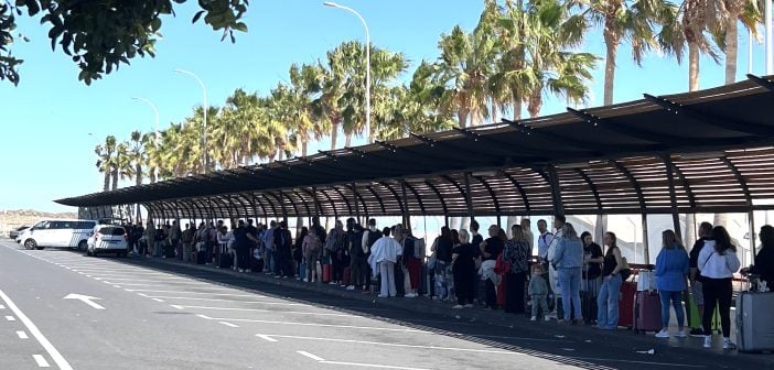 Flughafen Teneriffa Warteschlange Taxi