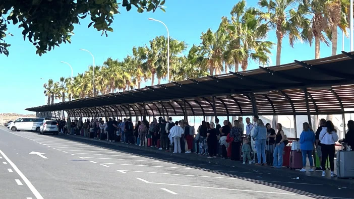 Flughafen Teneriffa Warteschlange Taxi