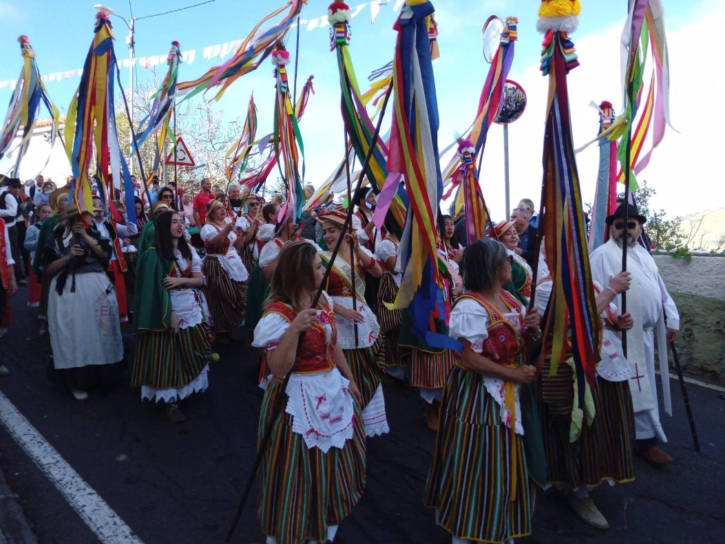 Trachten und bunte Bänder