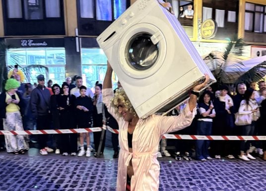 Verrückte Tradition: So bunt war die “Mascarita ponte tacón” auf Teneriffa