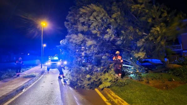 Kanaren-Unwetter: Orkan-Böen, Tausende Blitze und Flug-Umleitungen