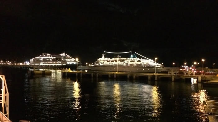 Teneriffa Santa Cruz Hafen Kreuzfahrtschiffe Nacht