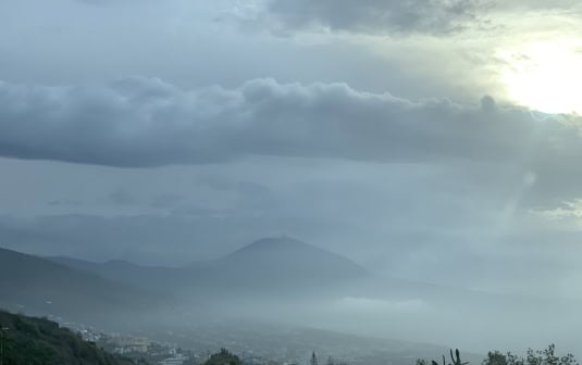 Teneriffa: 77 Wanderer wegen Unwetter in Teide-Seilbahnstation gefangen