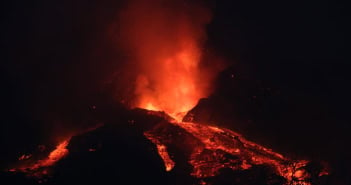 Vulkanausbruch La Palma Lava bei Nacht