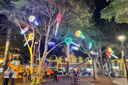 Weihnachtsbeleuchtung Kanaren Teneriffa Puerto Plaza Spielplatz