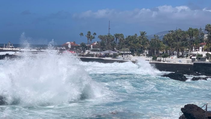 Wellen Teneriffa Kanaren Puerto de le Cruz San Telmo